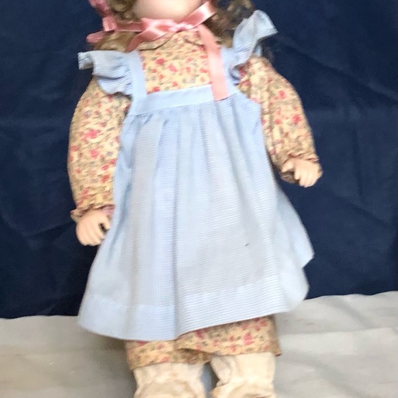 Vintage porcelain doll with pink bonet - Picture 3 of 5